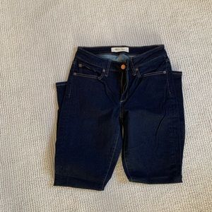 Curvy, true skinny dark denim jeans (barely worn)